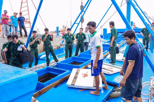 Sóc Trăng: Bắt phương tiện vận chuyển 100.000 lít dầu DO không rõ nguồn gốc
