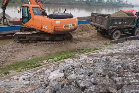 Cơ quan chức năng "tiếp tay" cho doanh nghiệp xâm hại hành lang đê, kè!