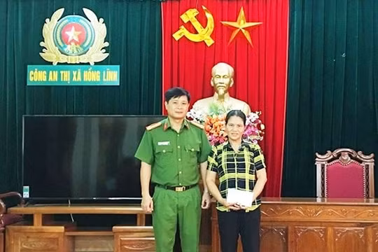 Tổ chức tuyên dương, khen thưởng cho cho người phụ nữ lượm ve chai