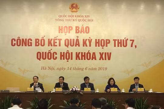 Chủ nhiệm VP Quốc hội: Cá nhân tôi không đồng tình với “ Phí chia tay” khi xuất cảnh