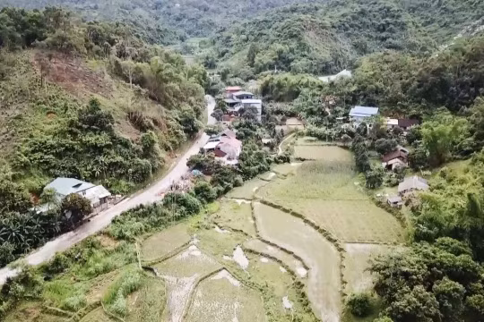 Tiêu Điểm: Sống cạnh những trạm cấp nước tiền tỷ, người dân vẫn thiếu nước sạch