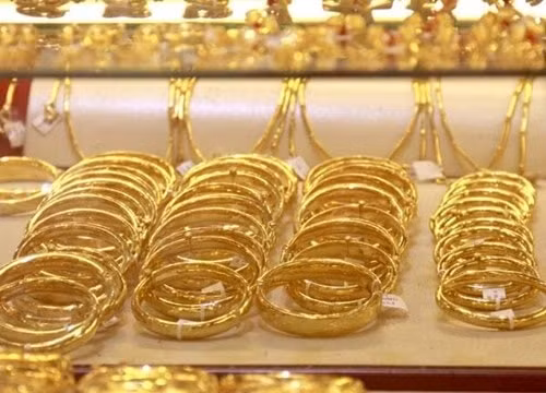 Giá vàng tiếp tục giảm do chứng khoán và lợi suất trái phiếu Chính phủ Mỹ