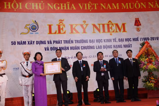 Huế: Ngôi trường 50 tuổi được nhận Huân chương Lao động hạng nhất