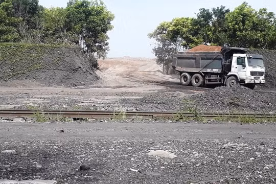 Xác minh thông tin dùng tro, xỉ nhà máy Nhiệt điện Cẩm Phả đi san lấp mặt bằng