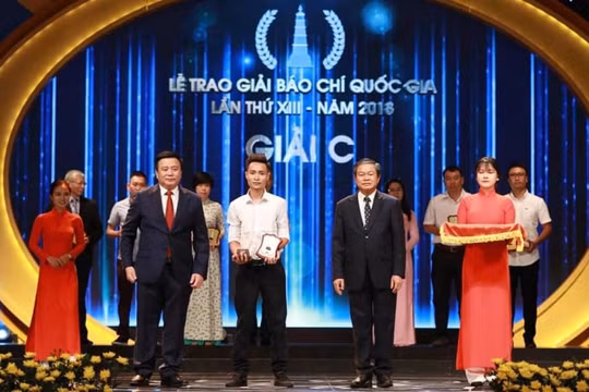 "Luôn đặt đích đến cho mình là đi tìm sự thật"
