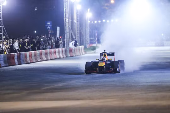 “Quái thú” F1 lần đầu tiên trình diễn tại Hà Nội