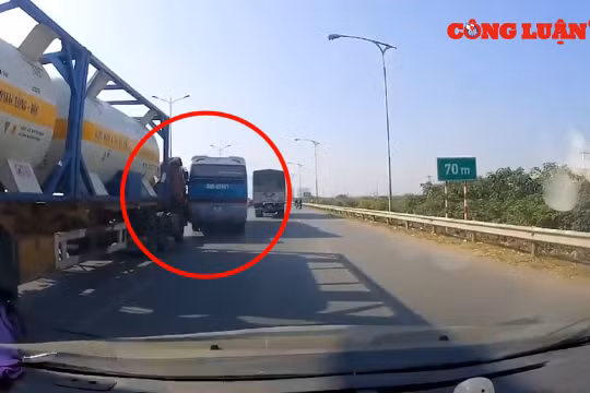 Video giao thông: Xe khách suýt gây tai nạn vì tạt đầu xe bồn chở hóa chất