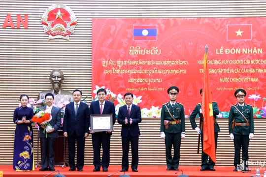 Lào trao tặng Huân chương cho 1 tập thể, 6 cá nhân tỉnh Nghệ An