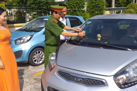Bạc Liêu: Gắn biểu trưng mô hình “Tổ tài xế taxi tự quản về an ninh trật tự”
