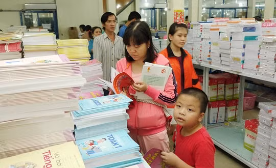 Mỗi địa phương thành lập một hội đồng thẩm định SGK mới