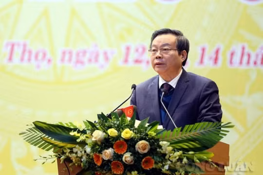 Phó Chủ tịch Quốc hội Phùng Quốc Hiển tham dự khai mạc Kỳ họp thứ 9 HĐND tỉnh Phú Thọ