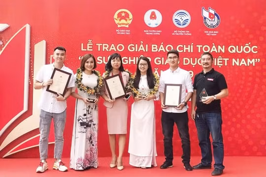 Nhóm phóng viên báo Lao Động & hành trình thâm nhập đường dây gian lận chứng chỉ