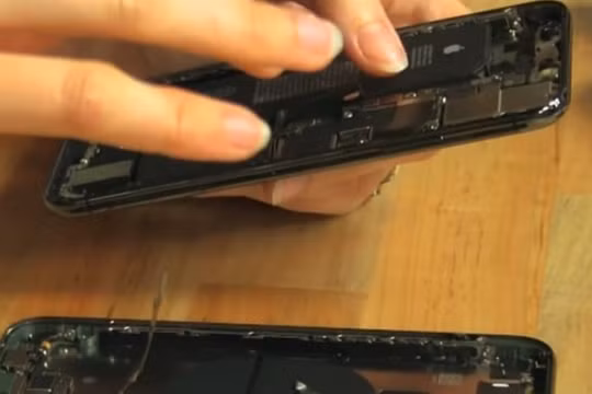 Apple "giấu" tính năng sạc ngược không dây trên bộ ba iPhone mới