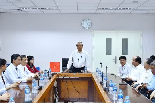 Thủ tướng Nguyễn Xuân Phúc thăm Bệnh viện Đa khoa Đồng Nai