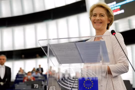 Bà von der Leyen chính thức trở thành Chủ tịch nữ đầu tiên của EC