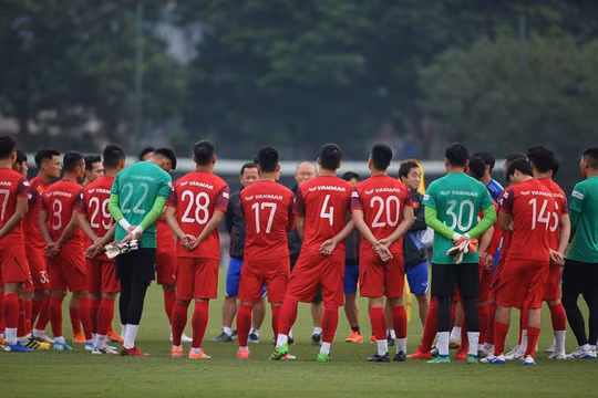 Đình Trọng, Văn Đức vắng mặt, thầy Park nhận thêm thông tin không vui