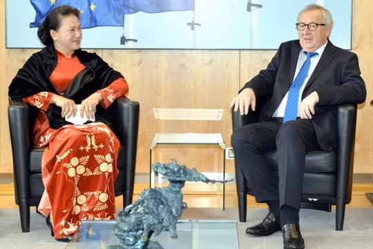 Chủ tịch Quốc hội Nguyễn Thị Kim Ngân hội kiến Chủ tịch Uỷ ban Châu Âu (EC) Jean- Claude Junker