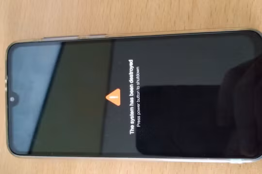 Xiaomi Mi 9 SE biến thành "cục gạch" vì bản cập nhật OTA dính lỗi