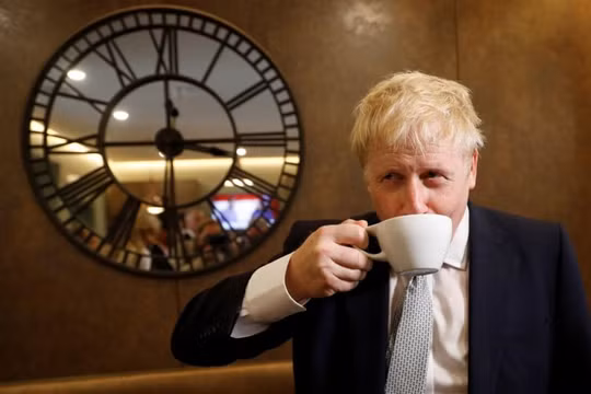 Boris Johnson thách đối thủ cam kết rời EU vào ngày 31/10