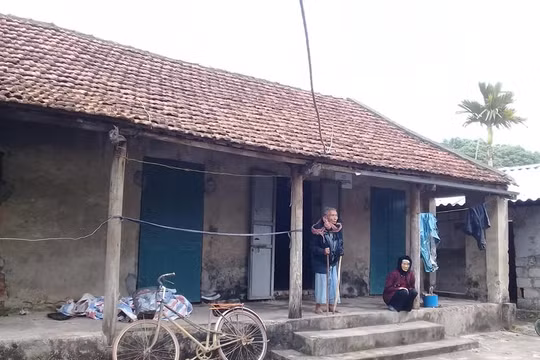 Nỗi đau cảnh vợ chồng già chăm sóc 2 con tâm thần