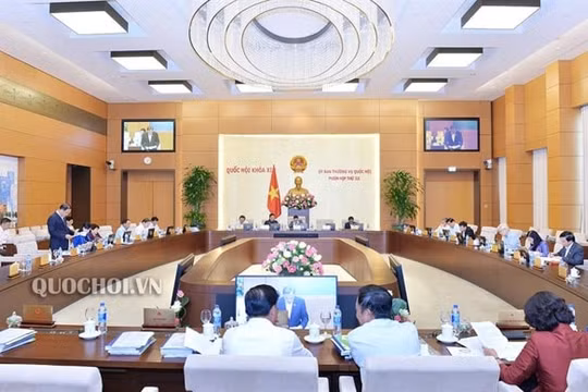 Ủy ban Thường vụ Quốc hội cho ý kiến về dự án Luật Chứng khoán (sửa đổi)