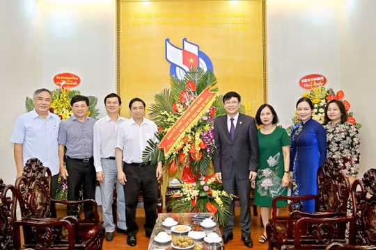 Đồng chí Phạm Minh Chính chúc mừng Hội Nhà báo Việt Nam nhân ngày 21/6