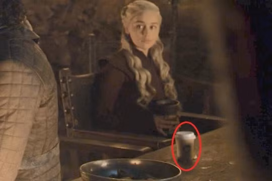 Bất ngờ xuất hiện chiếc cốc cafe trong Game of Thrones
