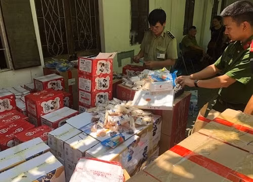 Hà Nội: Thu giữ số lượng lớn bánh trung thu nhập lậu