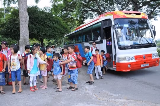 Thủ tướng yêu cầu đảm bảo tuyệt đối an toàn giao thông đưa đón học sinh