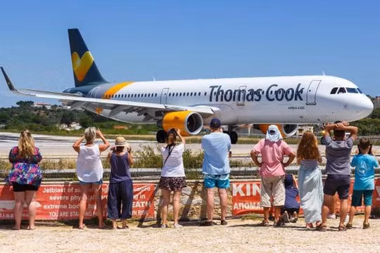 Thomas Cook- ông trùm ngành du lịch thế giới sụp đổ sau 178 năm tồn tại