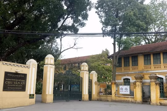 Hà Nội: Phó Chủ tịch UBND Thành phố chỉ đạo làm rõ vi phạm của Hiệu trưởng trường THPT Chu Văn An