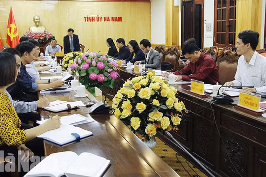 Đoàn công tác của Hội Nhà báo Việt Nam làm việc tại Hà Nam
