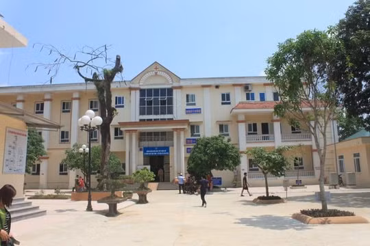 Thanh Hóa: 1 giáo viên, 5 học sinh tiểu học bị chém giữa sân trường