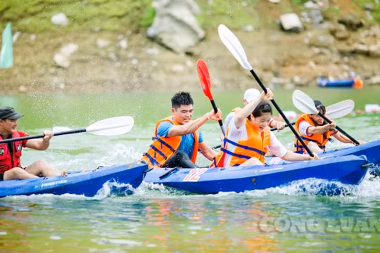 Sôi nổi hội đua thuyền Kayak ở "Hạ Long cạn” giữa đại ngàn Tuyên Quang