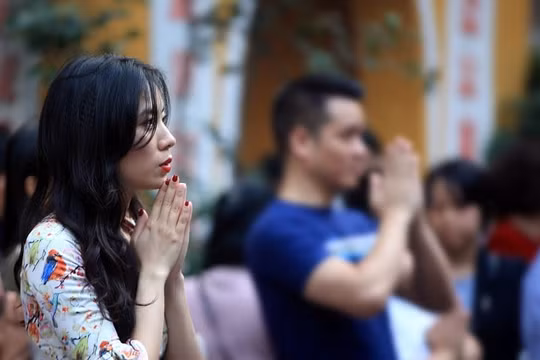 Cầu Giấy (Hà Nội): Đi chùa đầu năm, không còn nỗi lo gửi xe bị "chặt chém"