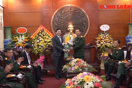 Hội Nhà báo Việt Nam chúc mừng Sư đoàn 312 nhân Kỷ niệm ngày thành lập QĐND Việt Nam