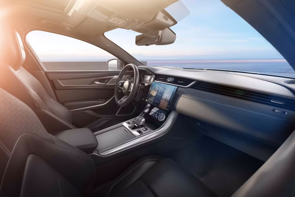 Tại thị trường Việt Nam, mẫu xe XF Saloon có giá khởi điểm từ 3,239 tỷ đồng. Ảnh: Jaguar