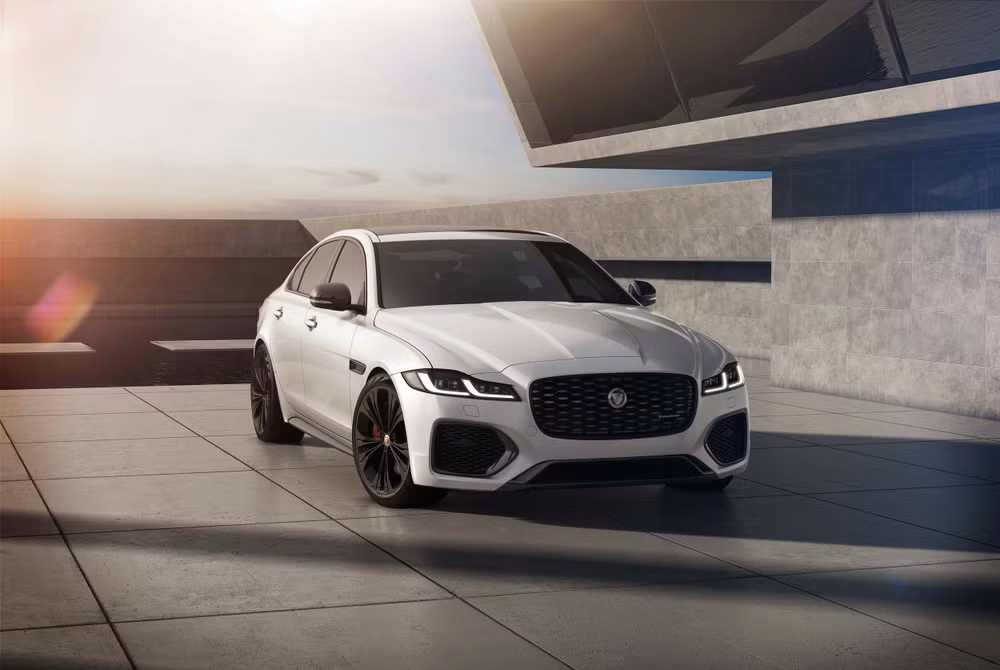 Gói ngoại thất màu đen của mẫu xe XF đã được cải tiến. Ảnh: Jaguar