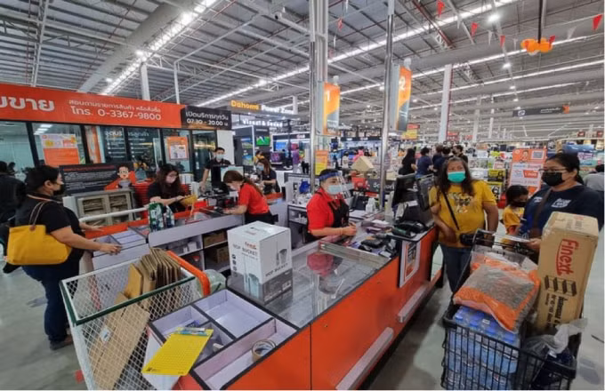 Một cửa hàng bán vật liệu xây dựng thuộc chuỗi Dohome. Ảnh: Bloomberg News.