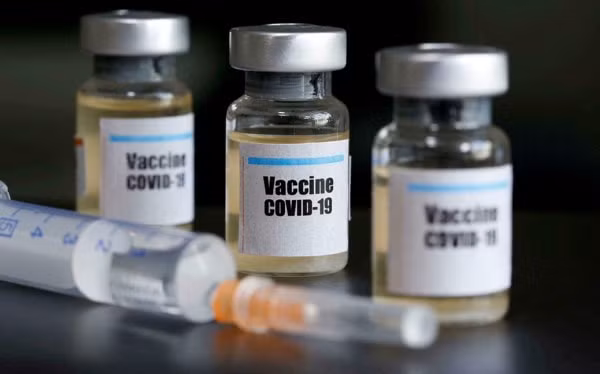 Các nhà khoa học đang nỗ lực phát triển loại vaccine COVID-19 mới nhằm đối phó với các biến thể virus nguy hiểm. Ảnh minh họa