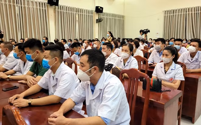Đoàn cán bộ y tế tại buổi gặp mặt.