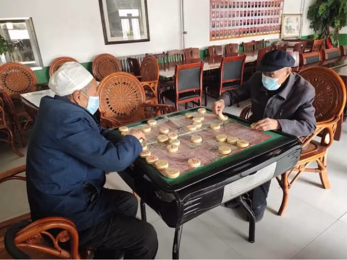 Trung Quốc đang phải đối mặt với cuộc khủng hoảng lương hưu đang rình rập trong bối cảnh dân số đang già đi nhanh chóng, nhóm dân số trong độ tuổi lao động thu hẹp và tỷ lệ sinh giảm sâu. Ảnh: Canxi.