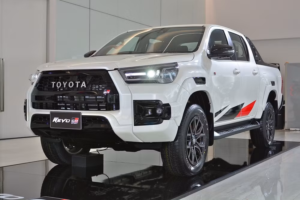 toyota hilux gr sport 2021 ra mat tai thai lan gia tu 27033 usd hinh 1
