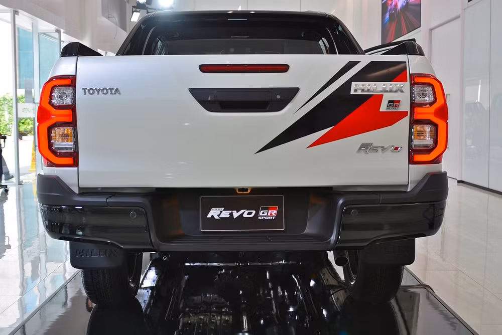 toyota hilux gr sport 2021 ra mat tai thai lan gia tu 27033 usd hinh 4