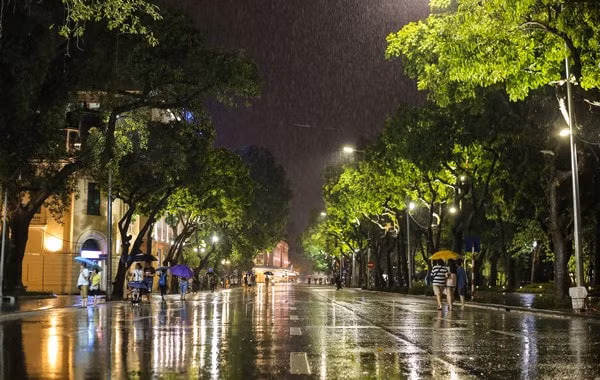 du bao thoi tiet ngay 13 8 ha noi co dong mua lon cuc bo vao dem va sang hinh 1