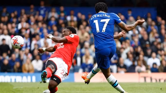 sterling toa sang chelsea van mat diem ngay tren san nha hinh 3