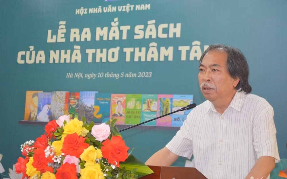 ra mat cac tac pham van xuoi cua nha tho tham tam hinh 2