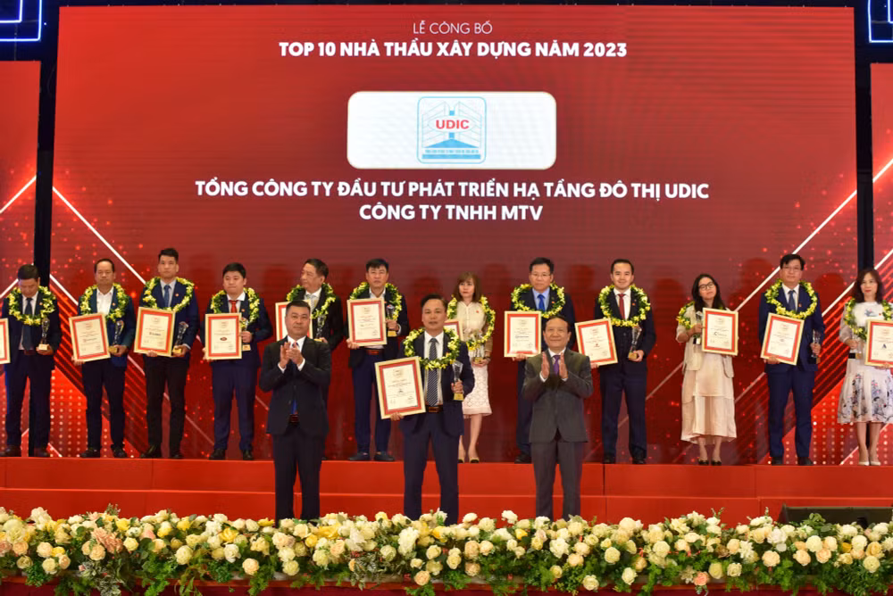 udic duoc vinh danh top 10 nha thau xay dung nam 2023 hinh 1