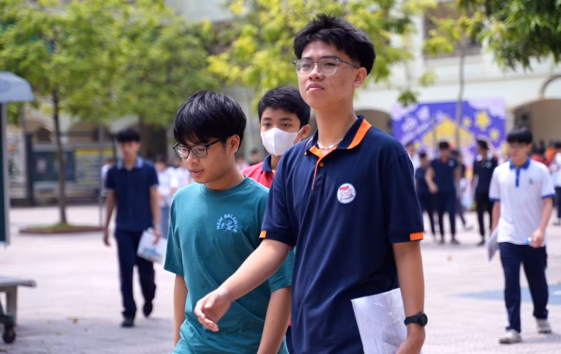 Khép lại kỳ thi lớp 10: 125.000 sĩ tử Hà Nội vỡ òa cảm xúc
