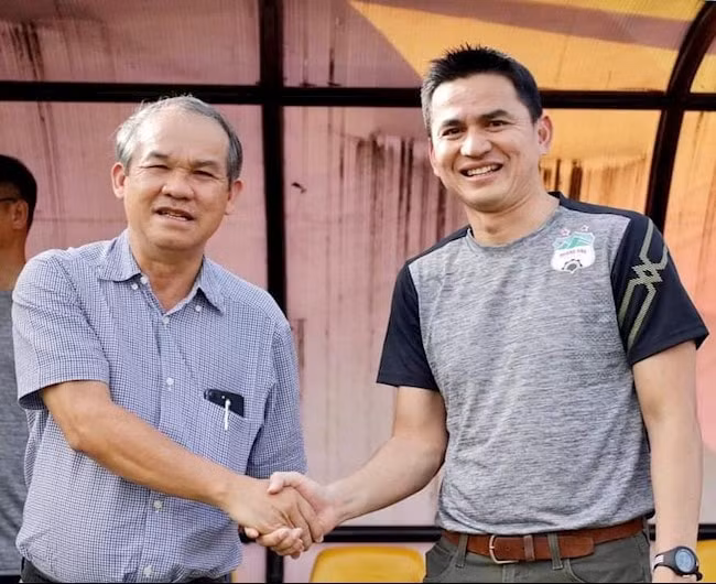 Chiều qua 3/1, HLV Kiatisuk đã có màn tái ngộ chủ tịch Đoàn Nguyên Đức tại Bình Dương. Ảnh: internet
